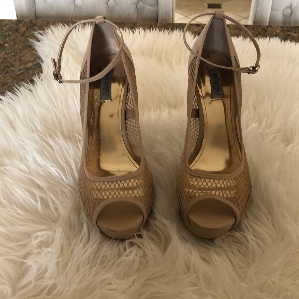 Jennifer Lopez heels great condition
